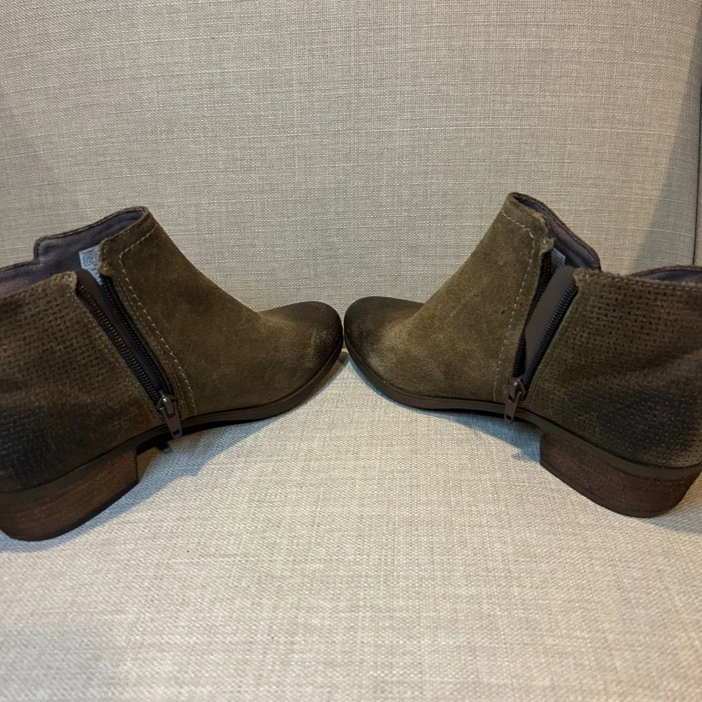 Rockport Cobb Hill Women 7.5 Brown Suede Perforated Ankle Boots